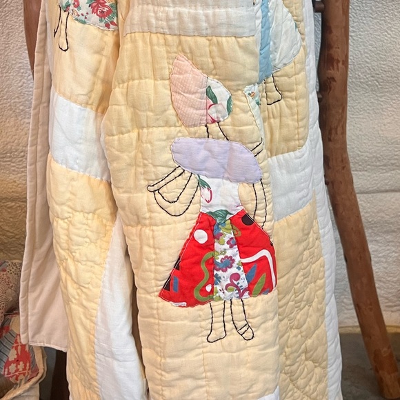 Handmade coat made from a vintage quilt. Quilt coat size medium. - Picture 8 of 10